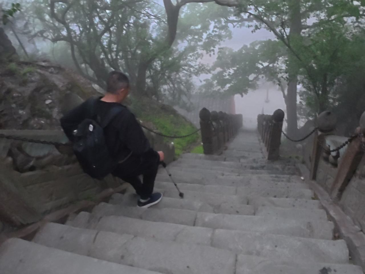 雾中登高