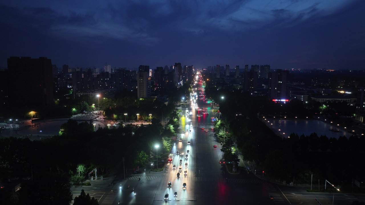 都市夜色车流