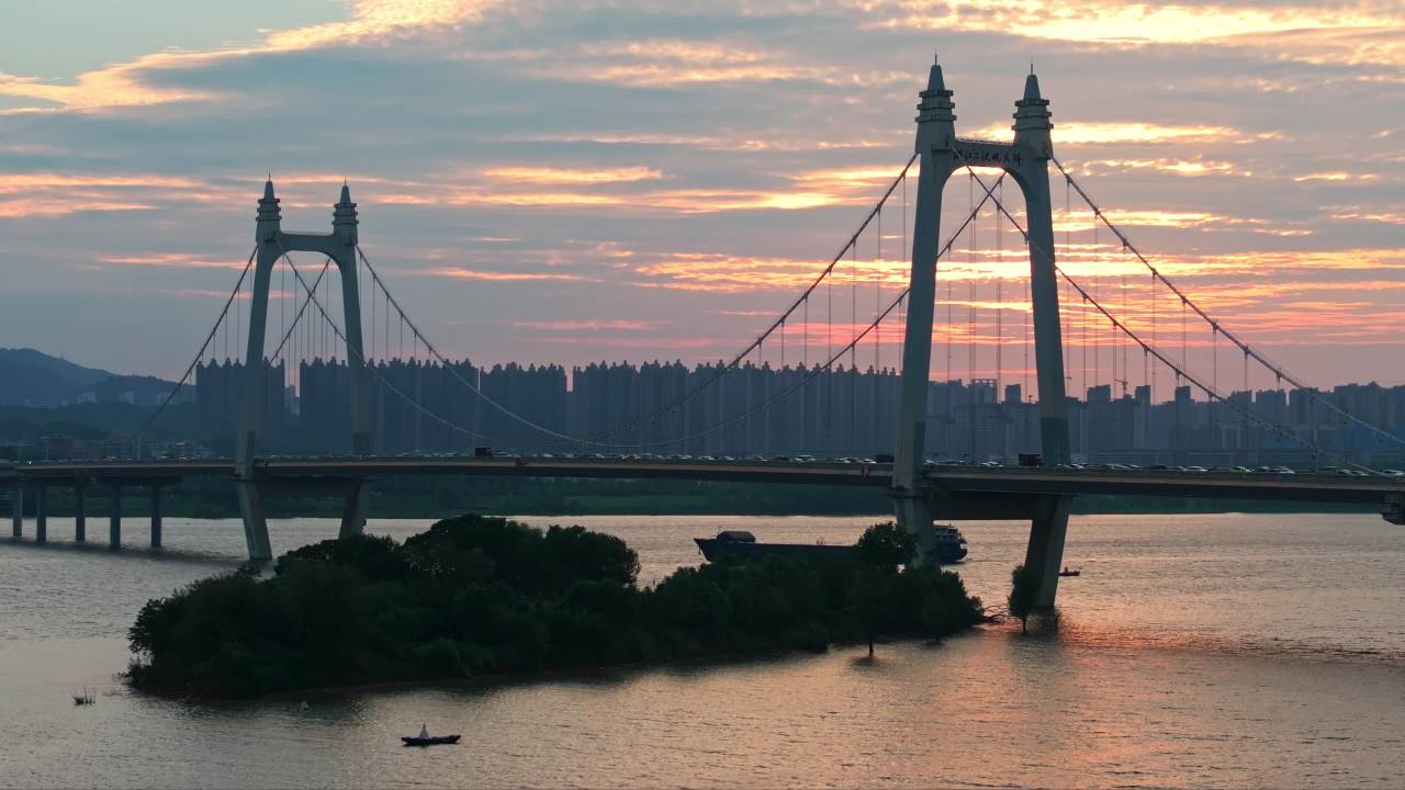 湖南长沙三汊矶大桥日落晚霞大气航拍
