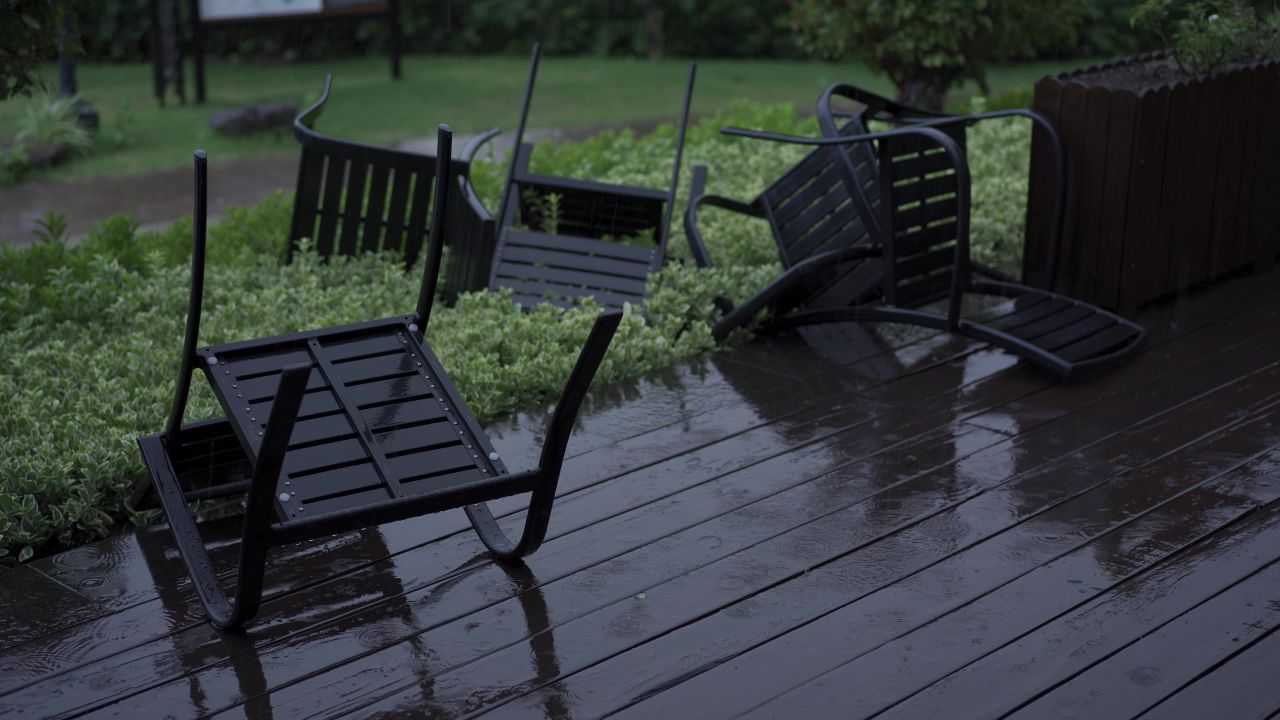 狂风暴雨的残留