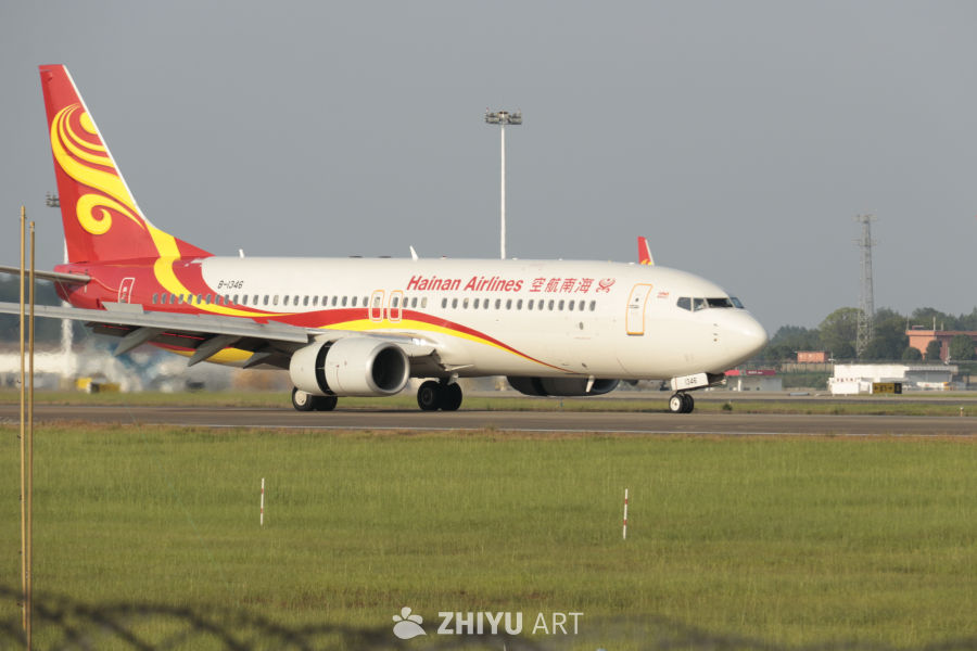 海南航空飞机准备起飞
