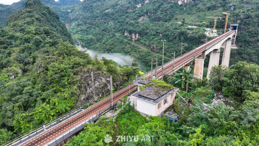 航拍铁路火车桥梁 峡谷瀑布 2