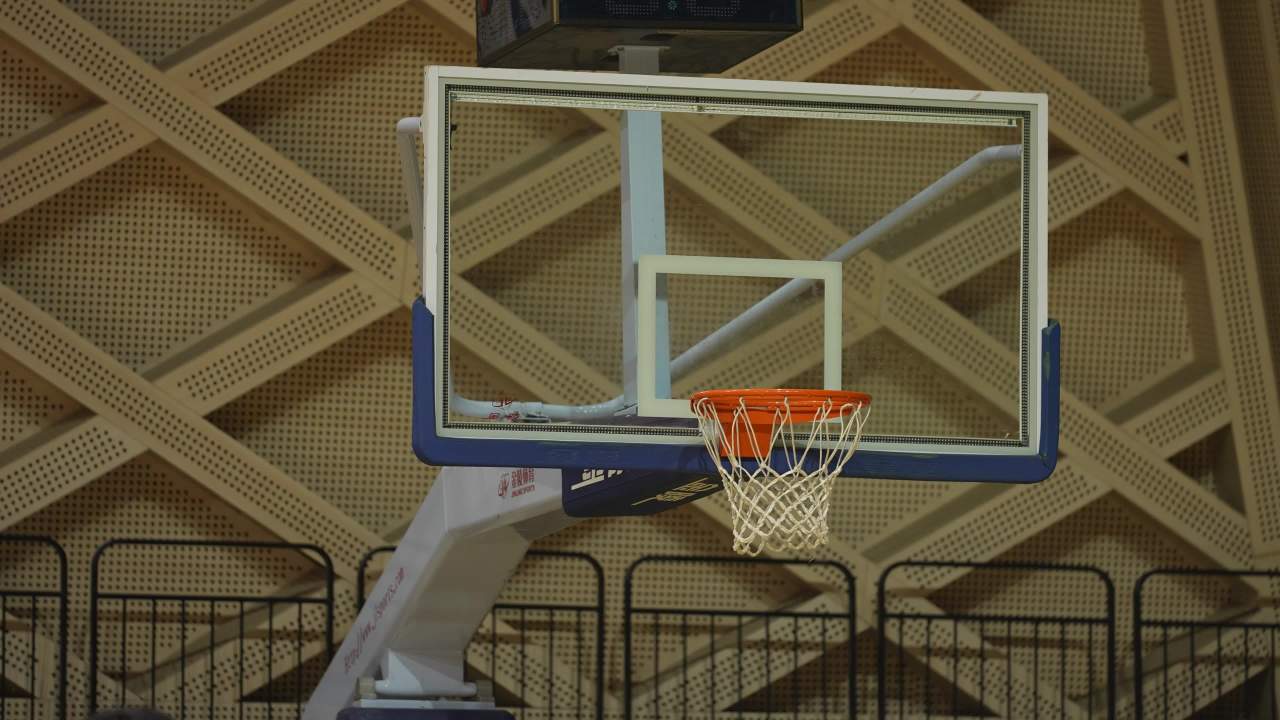 大学体育课篮球
