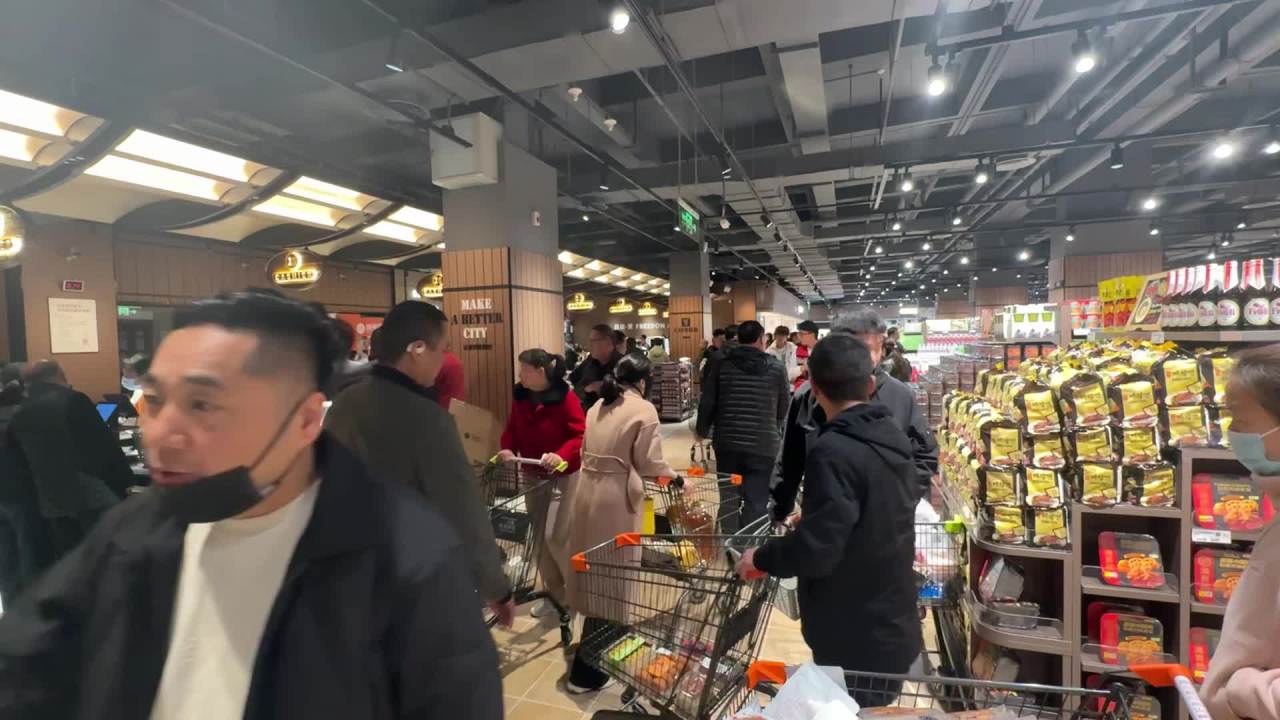 4K胖东来超市人流量高清 10
