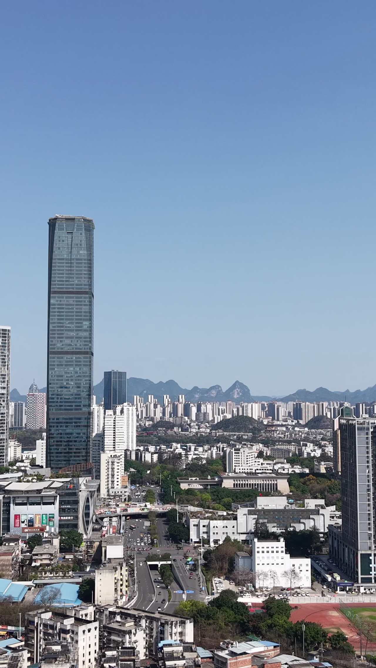 都市全景与自然风光