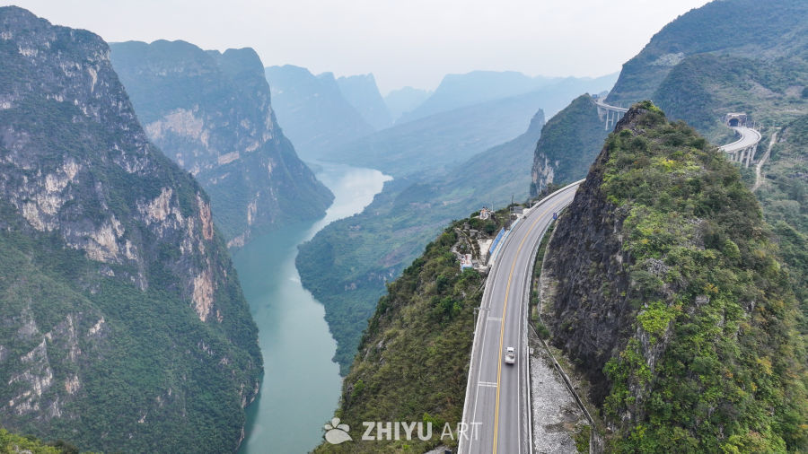 航拍山区公路  贵州关兴公路 1