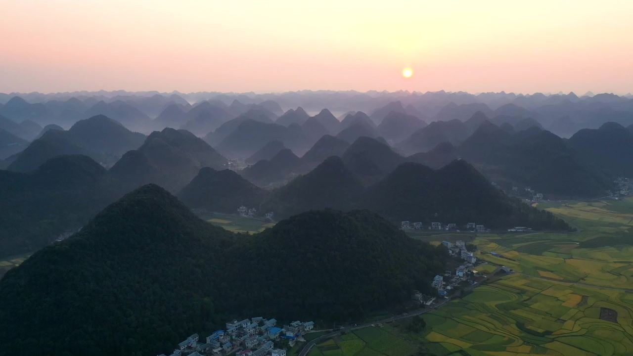 4k航拍清晨美丽乡村田园风光