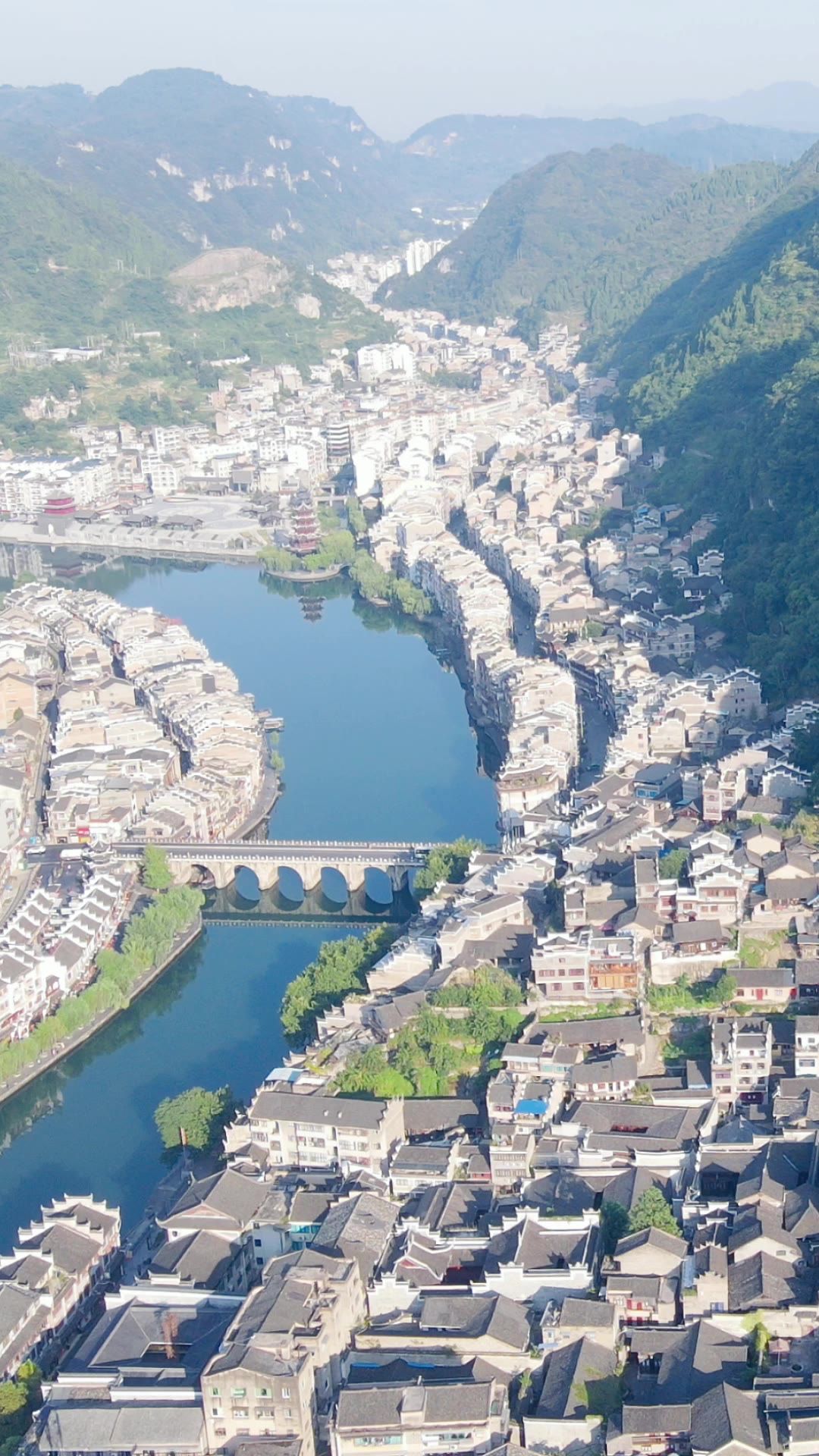旅游景区贵州镇远古镇竖屏航拍