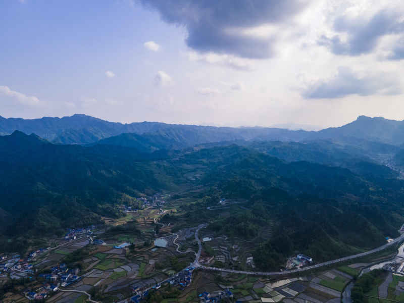 山川丘陵美丽乡村航拍摄影图