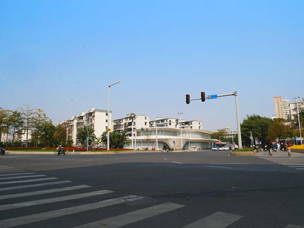 开阔的十字路口