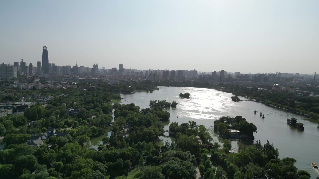 航拍山东济南大明湖景区 