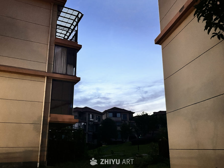 黄昏时分的住宅区