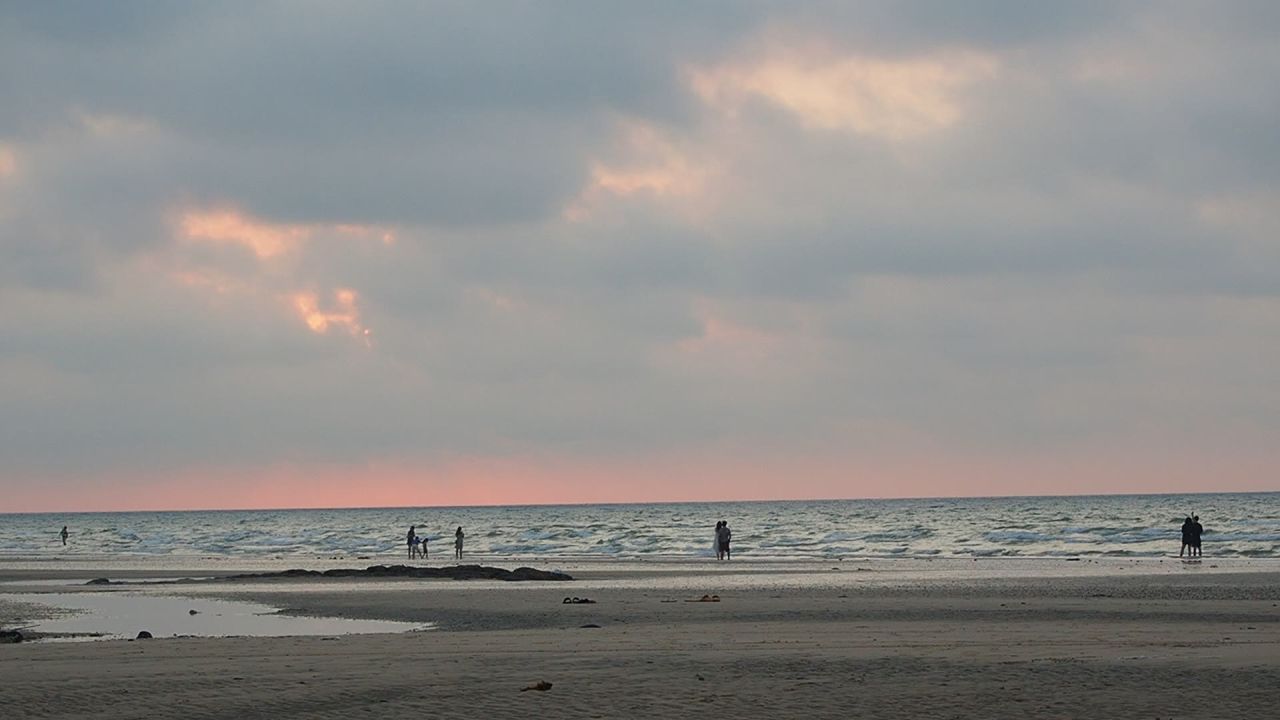 涠洲岛海边日出