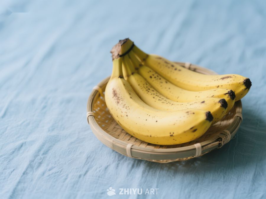 新鲜香蕉置于竹篮中 750