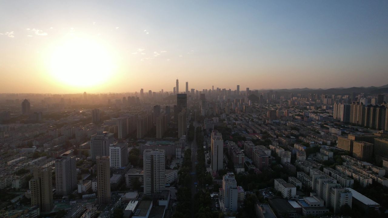 城市清晨迷雾高楼航拍 