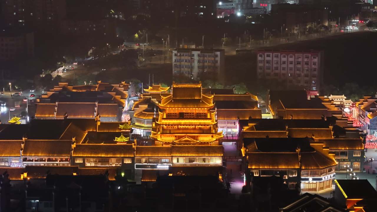 灯火辉煌的古建筑夜景