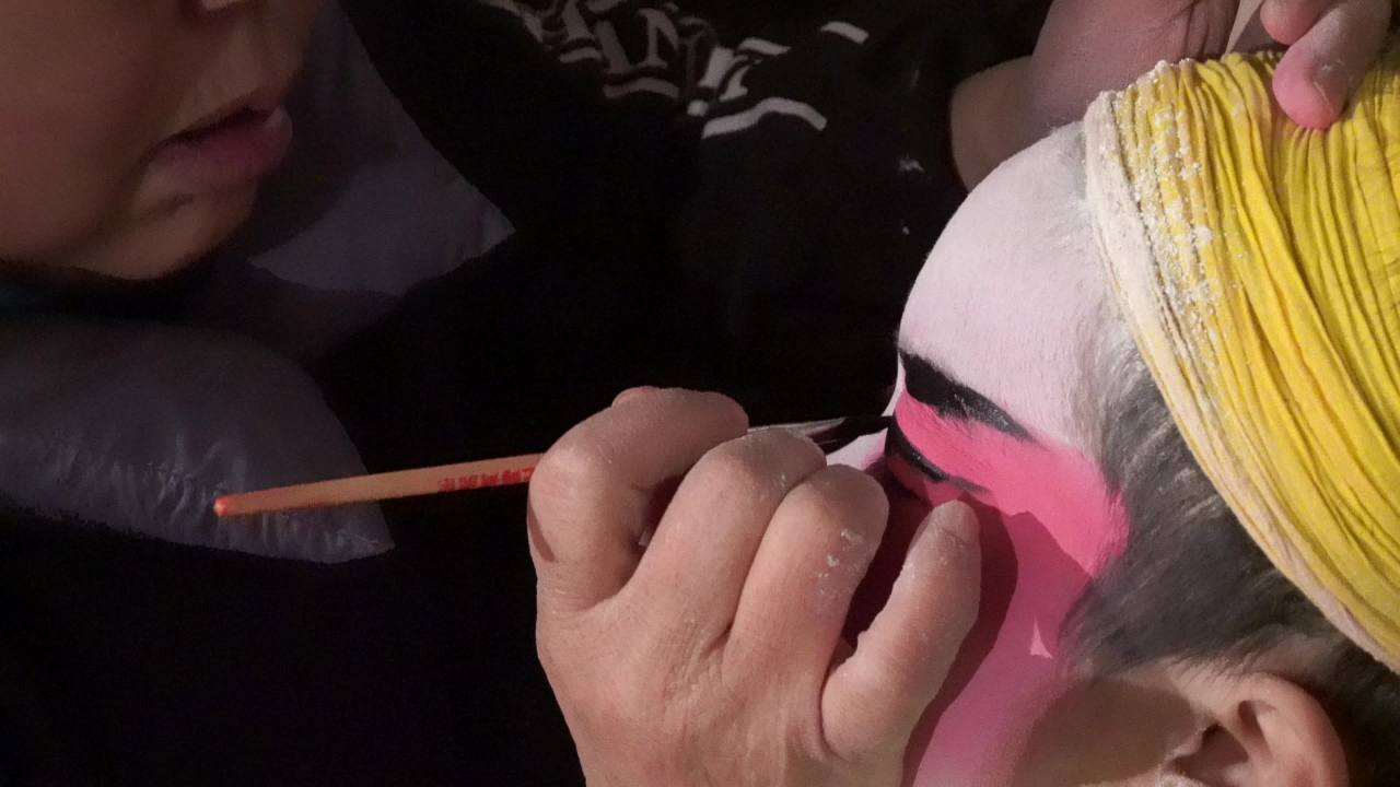 细致的粉底涂抹