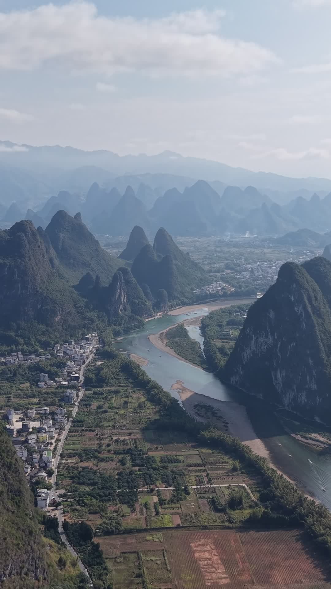 竖版航拍广西桂林山水风光漓江 (12)