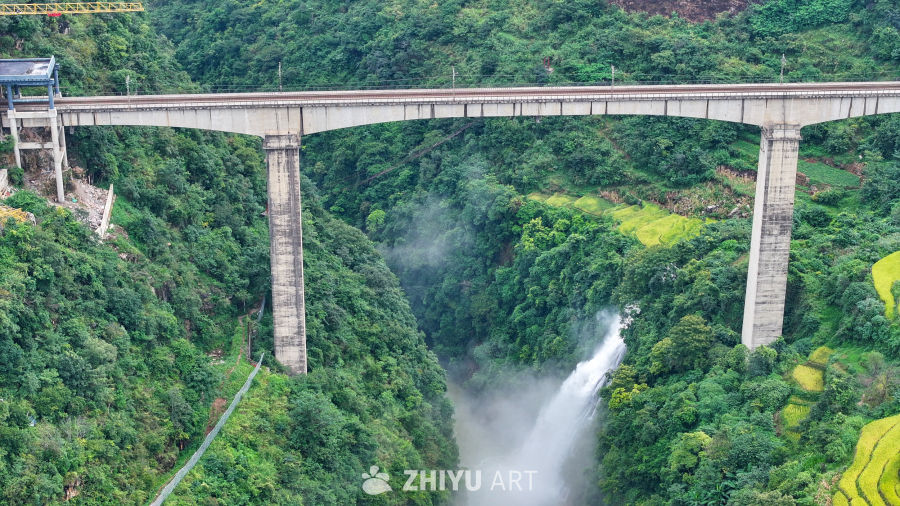 航拍铁路火车桥梁 峡谷瀑布 15