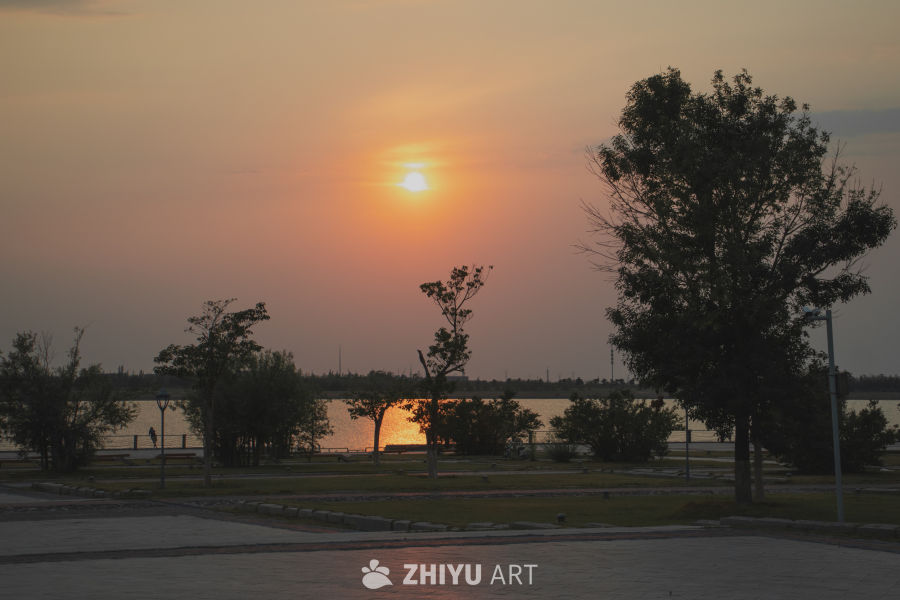 湖畔日落黄昏景