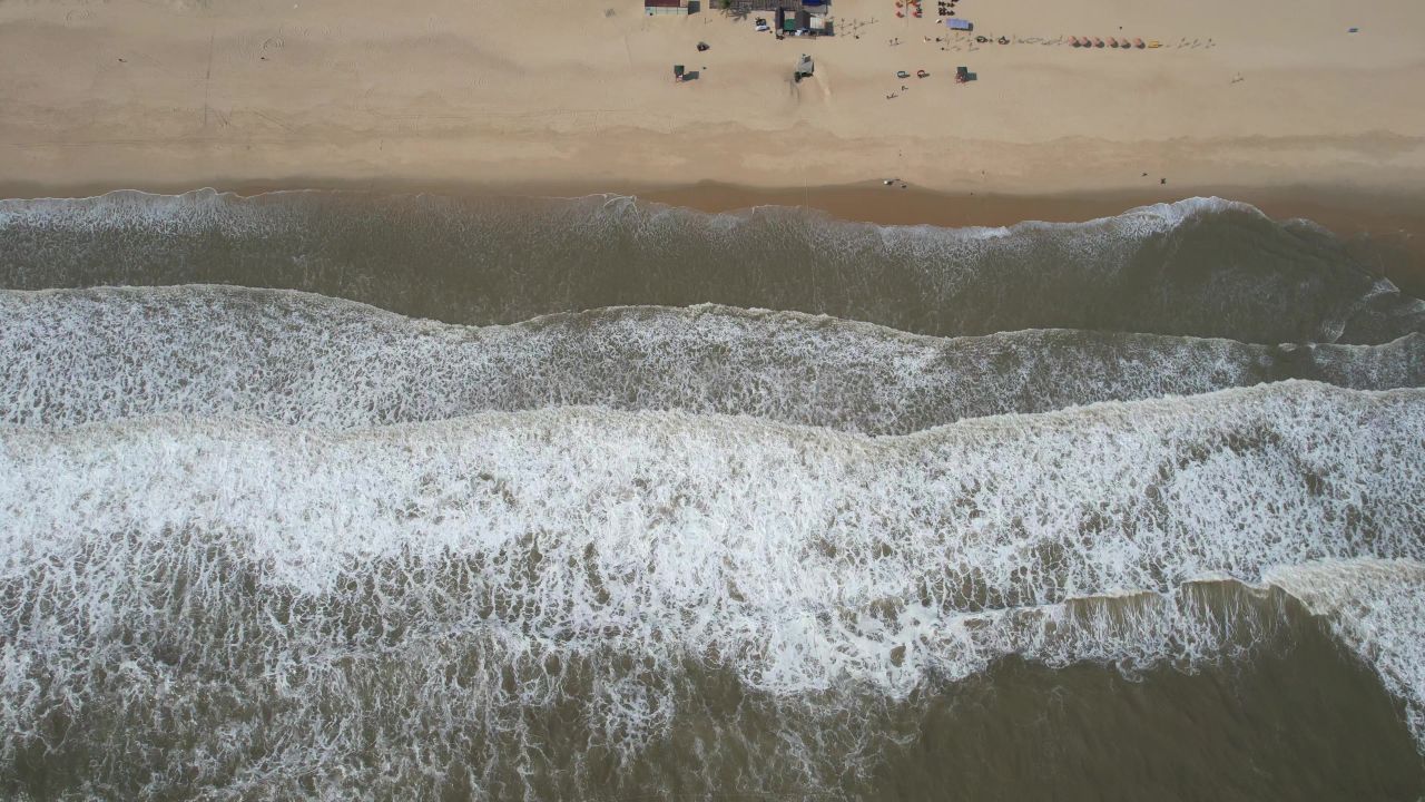 大海海洋沙滩礁石海岛自然风光航拍 