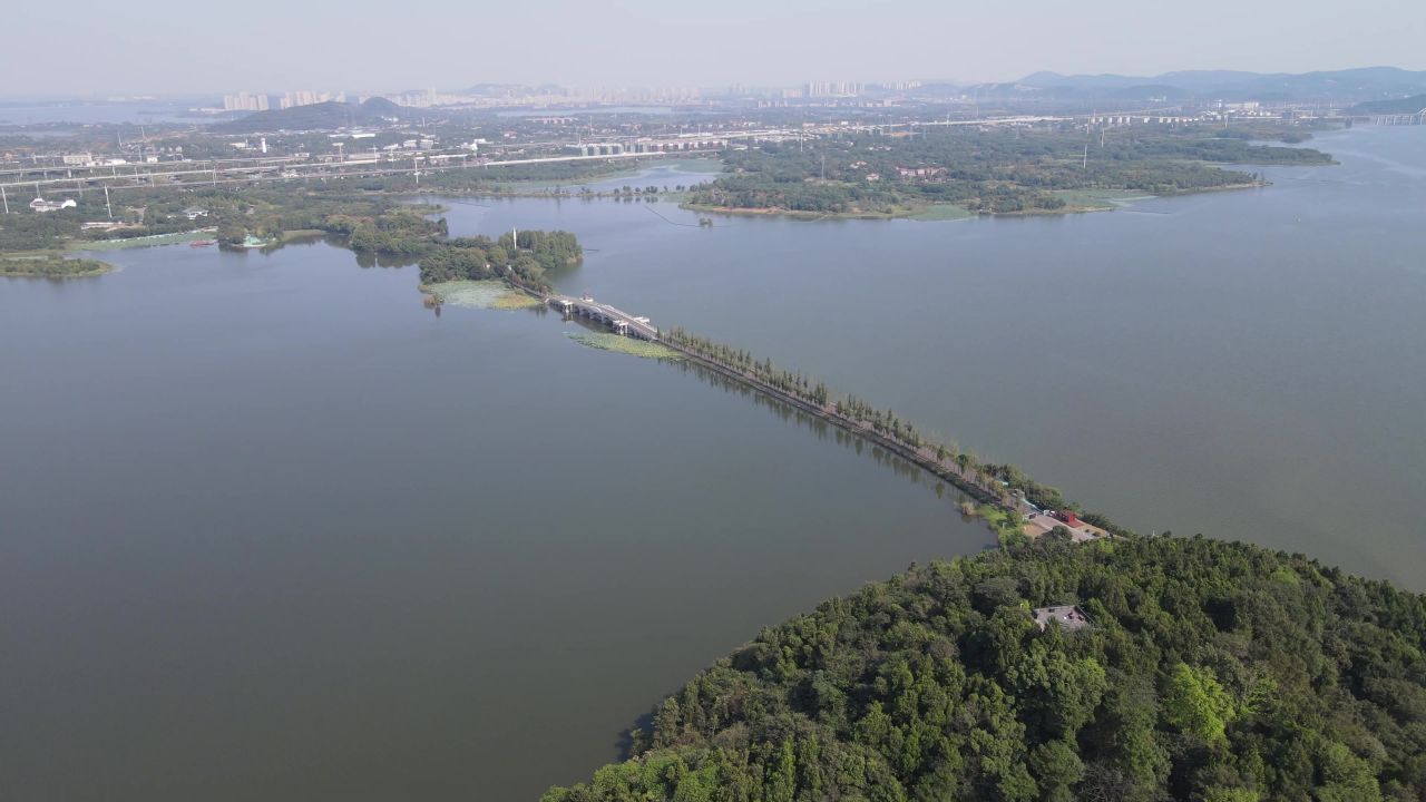 湖北武汉东湖珞珈山航拍