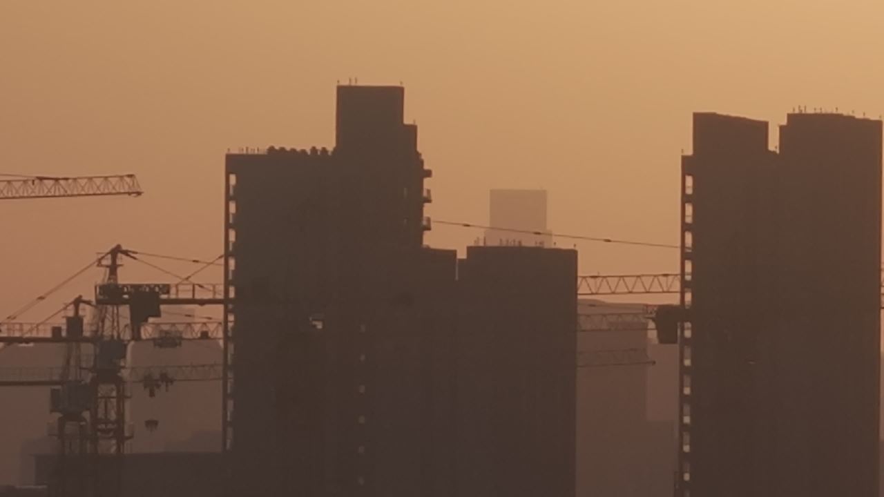 日落时的城市剪影
