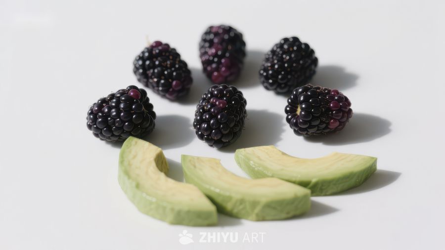 黑莓与鳄梨片的清新组合