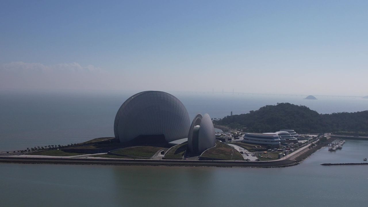 广东珠海日月贝大剧院地标建筑航拍 