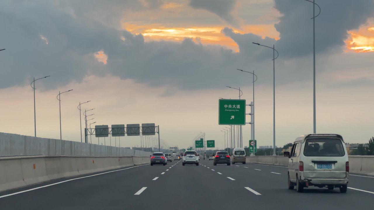 郑州震撼精彩的日落高架云朵夕阳
