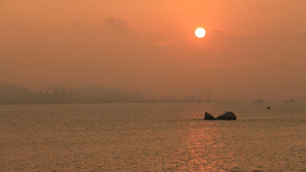 日落与海