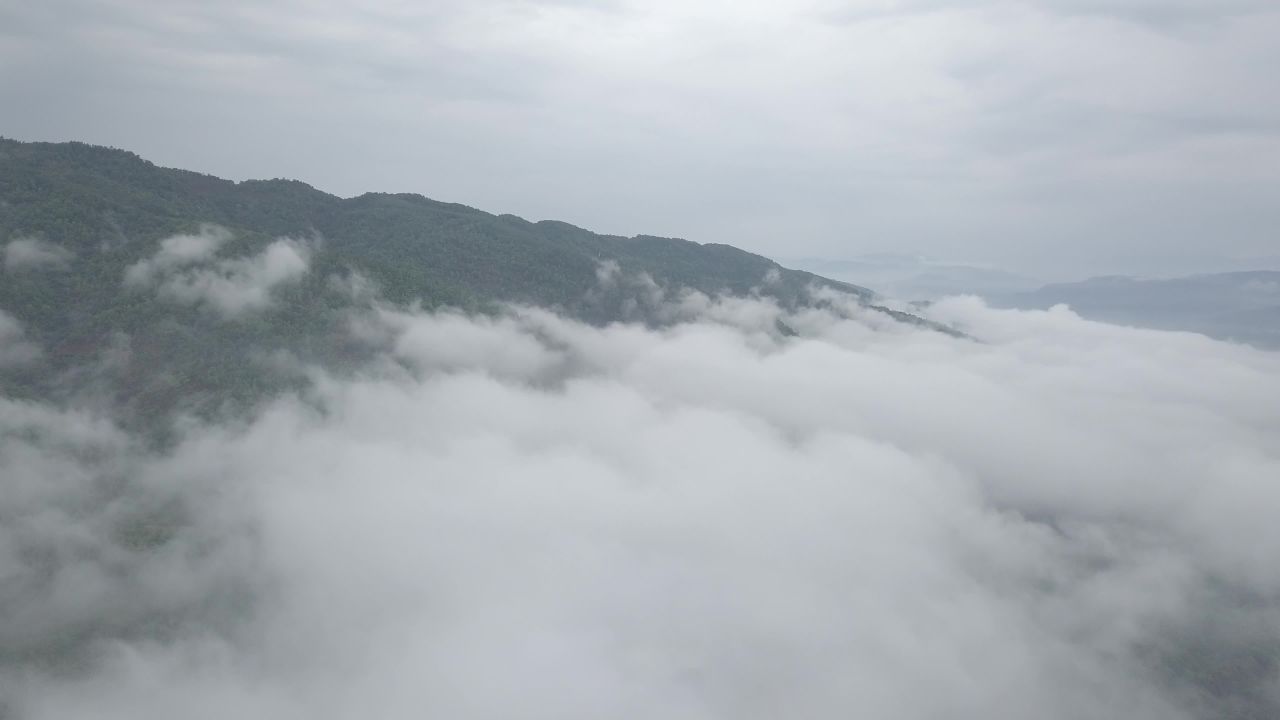 云海山峦
