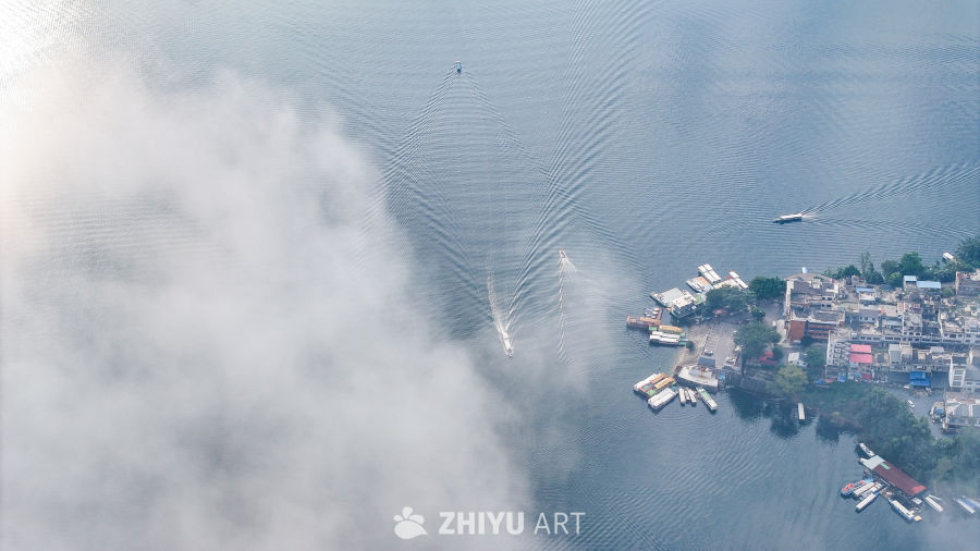 航拍云雾缭绕湖泊美景湖光山色自然风光 10