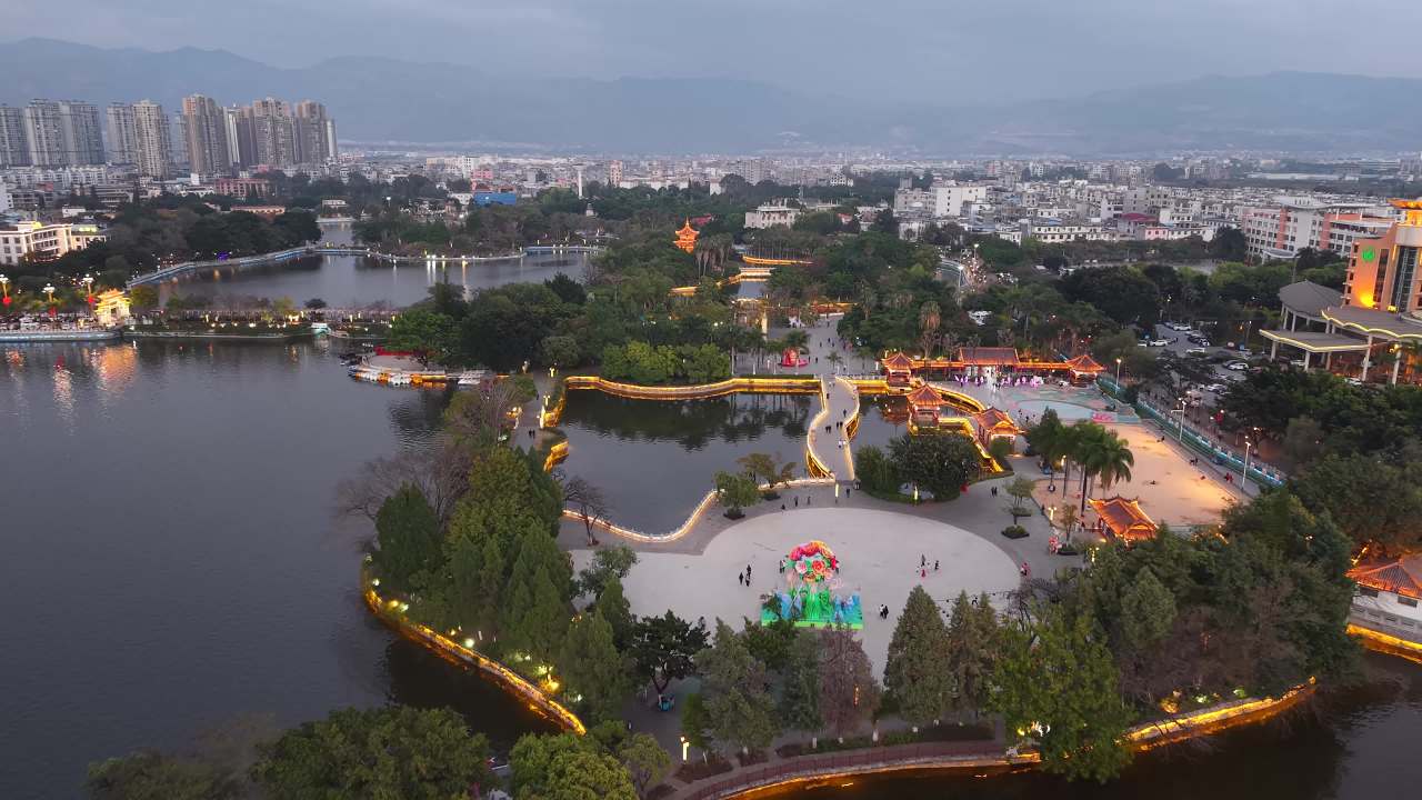 湖畔公园夜景航拍