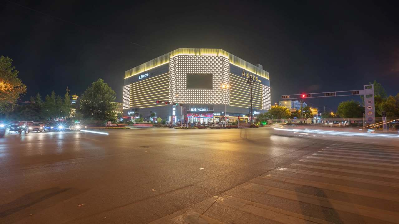 夜幕下的城市交响