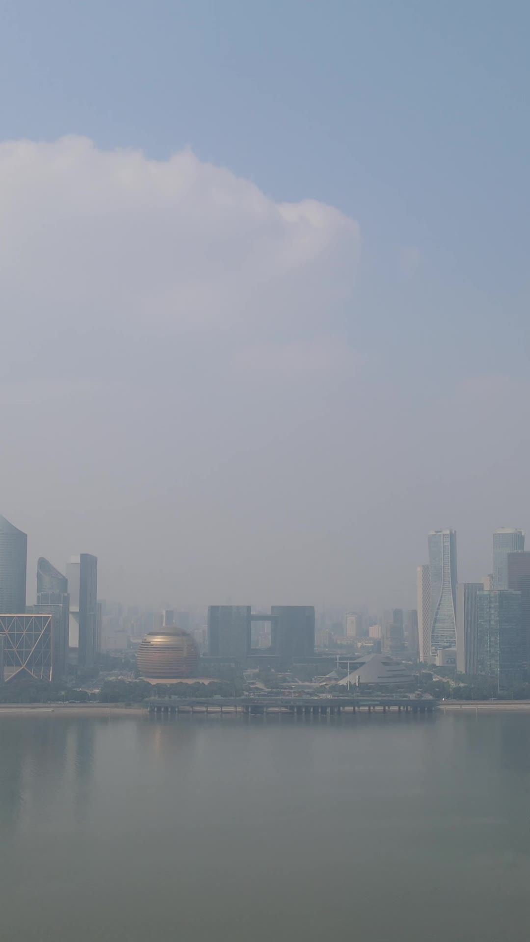 现代都市的宁静晨景