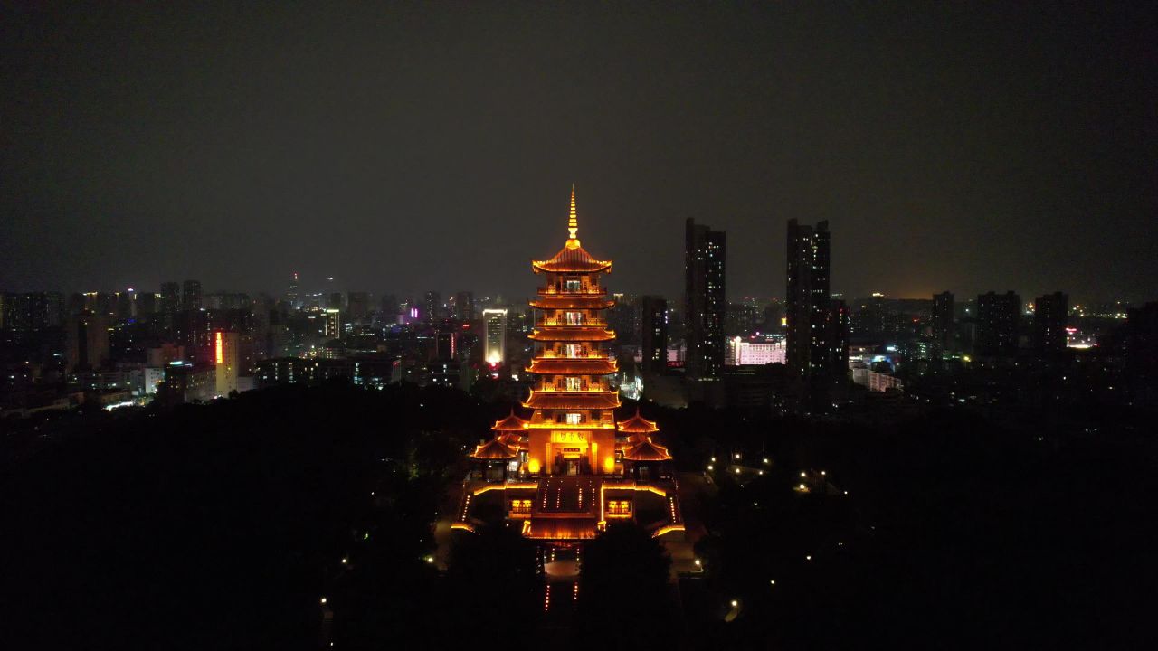 广东佛山岭南明珠体育馆佛山电视塔夜景航拍 