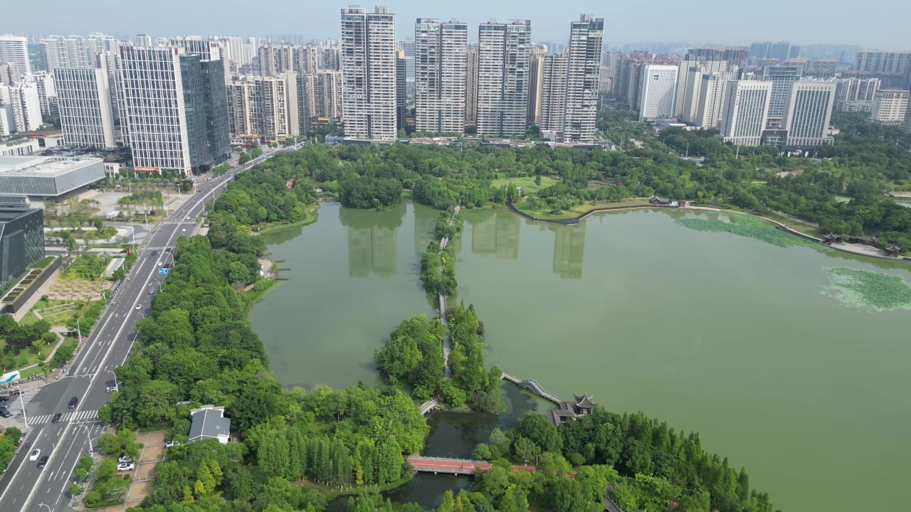  航拍江西赣州中央公园