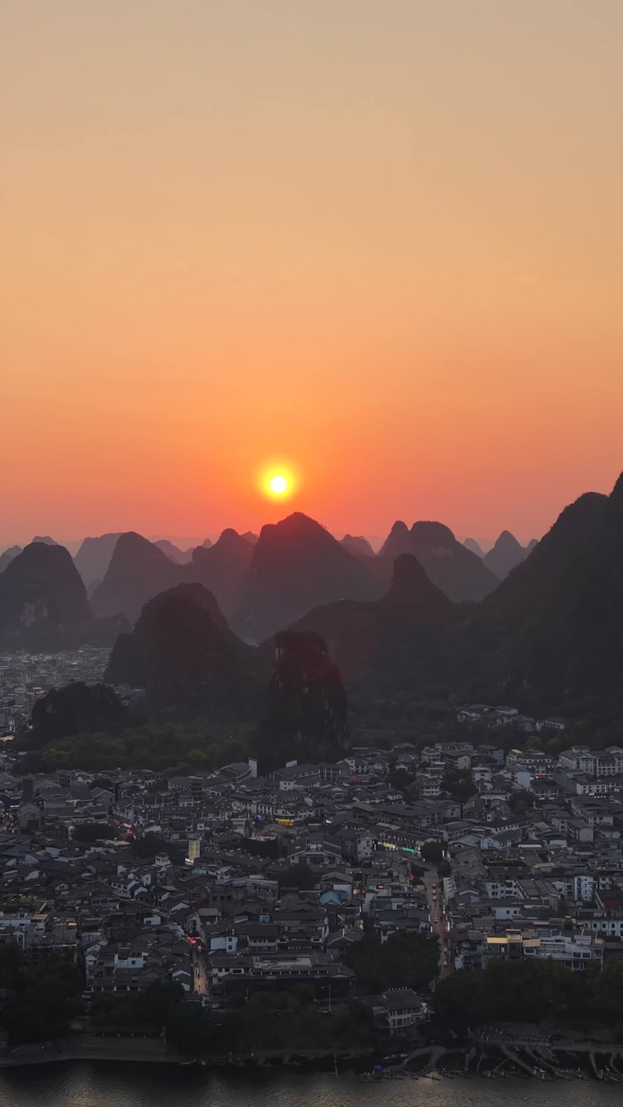 桂林日落山城