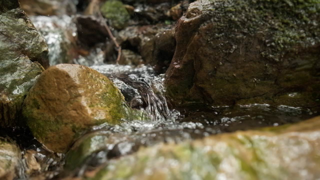 山泉水矿泉水潺潺小溪流水瀑布 18