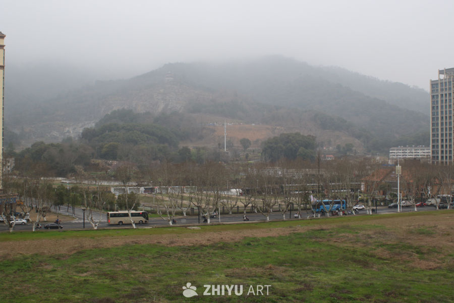 雾中山城景色