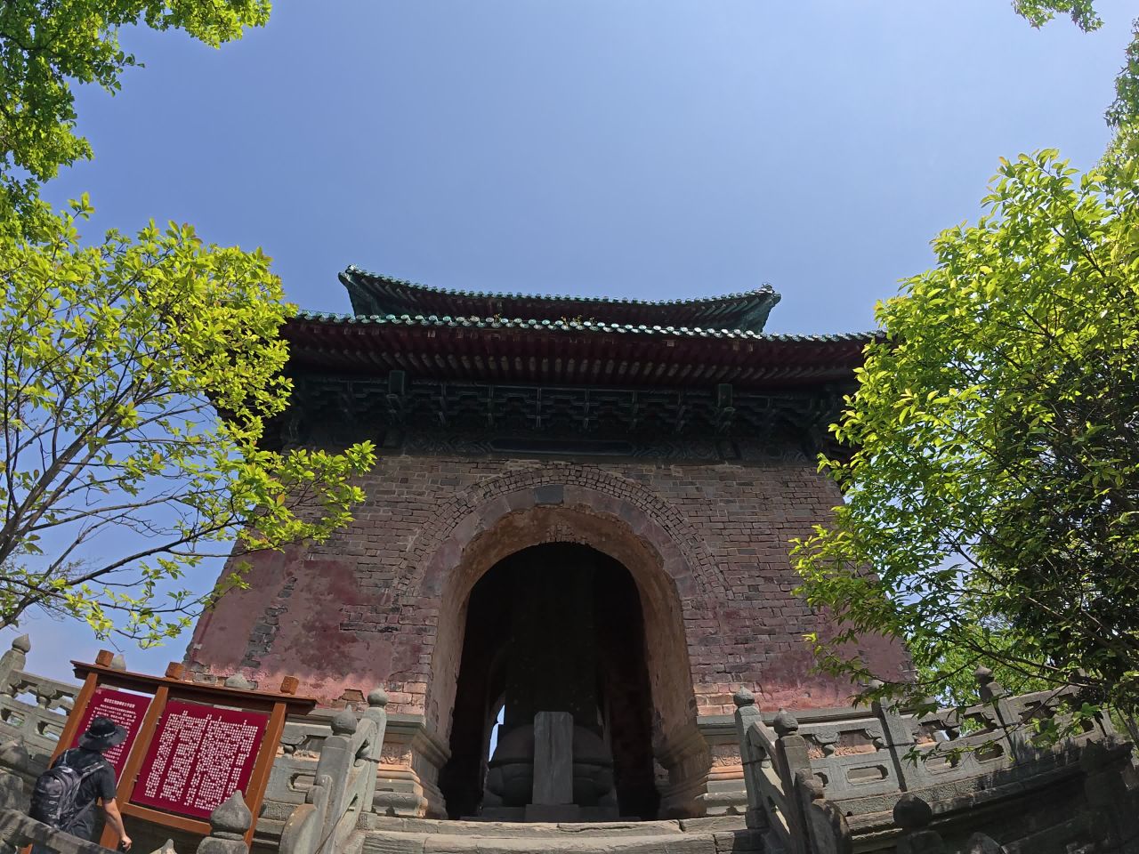 古寺石雕与自然风光