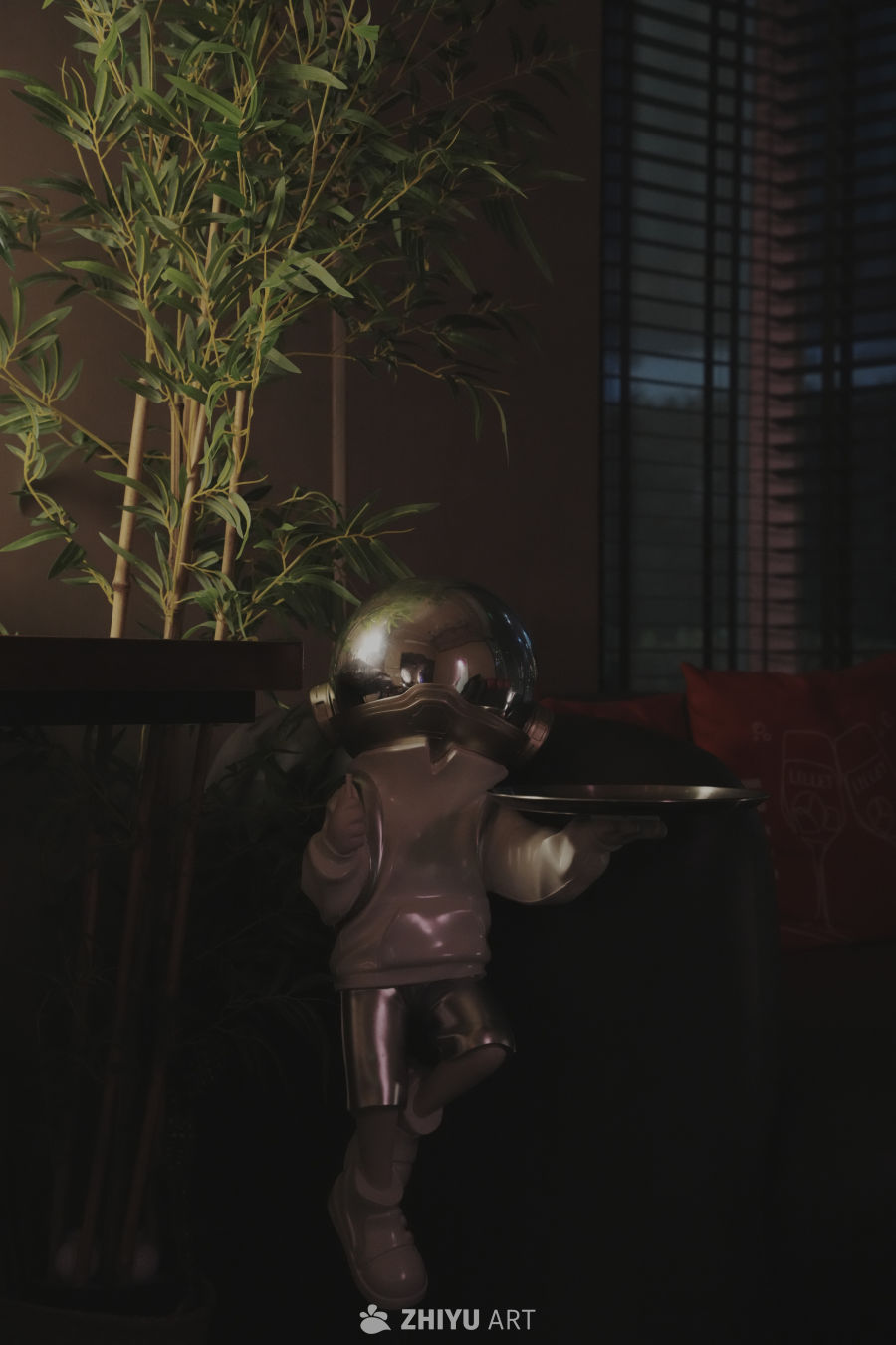 宇航员托盘装饰静物图