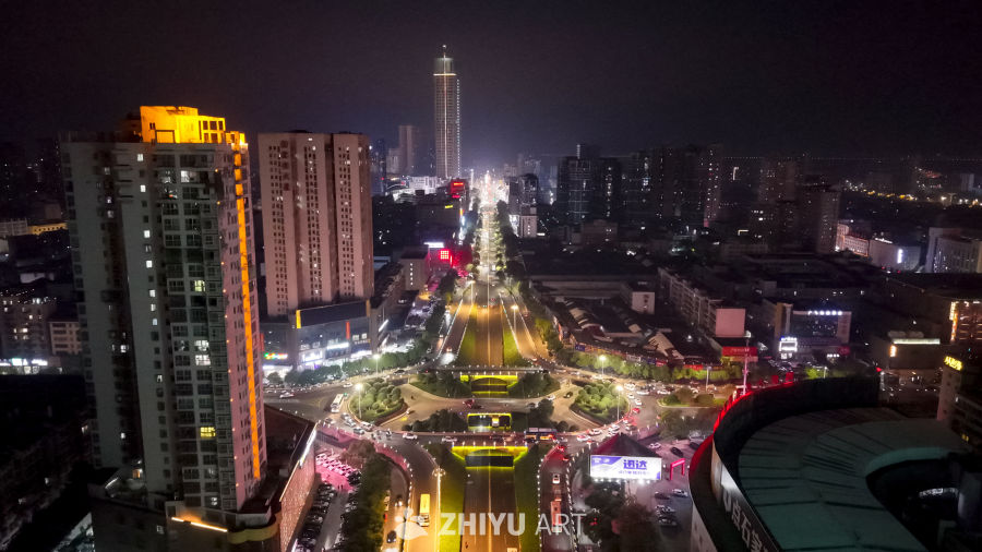 璀璨夜幕下的都市繁华