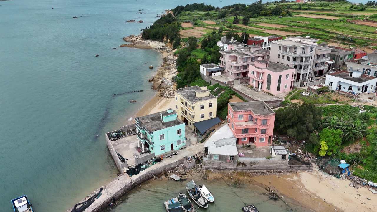 沿海风光与宁静生活