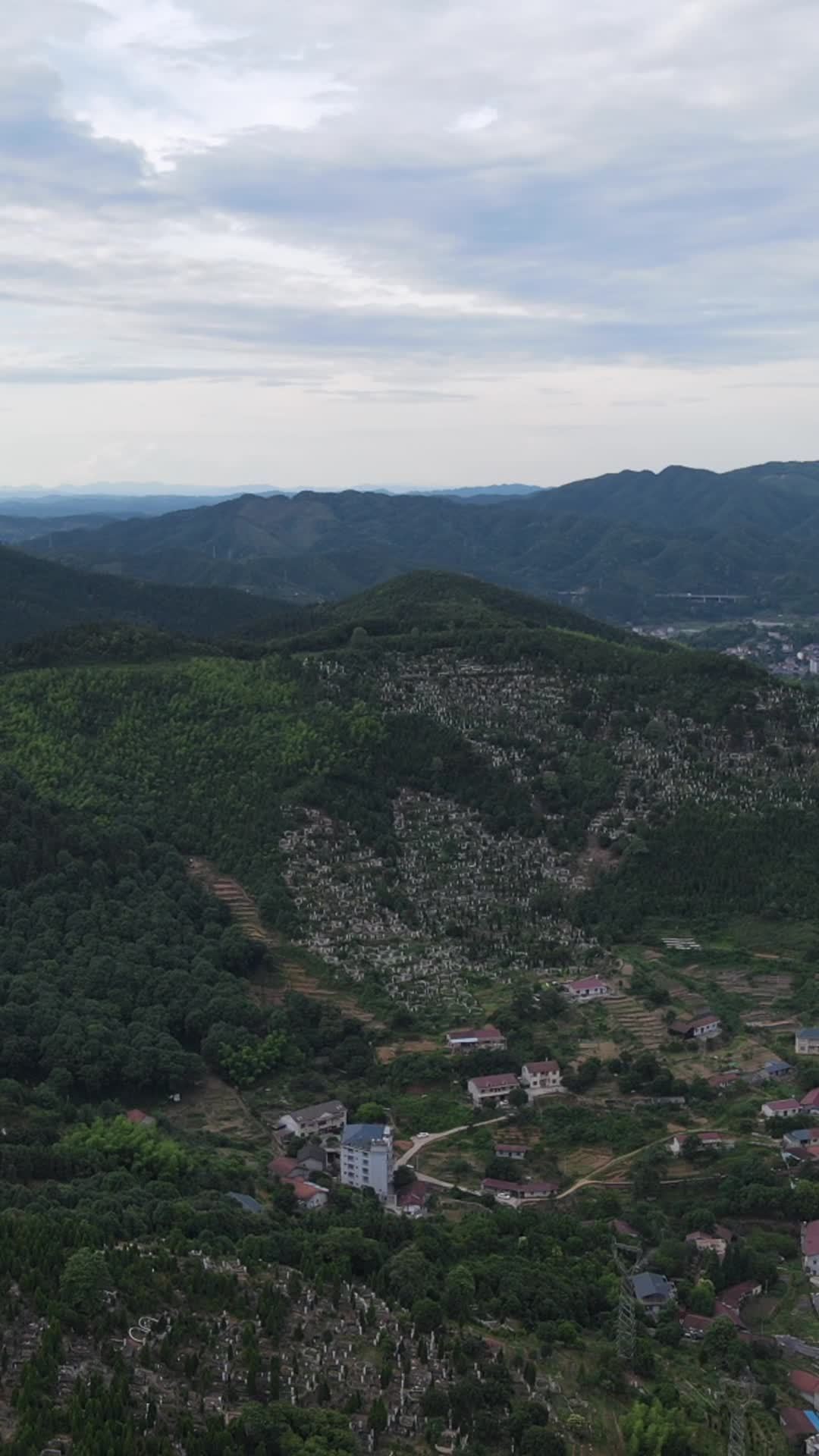 山间村落的宁静时光
