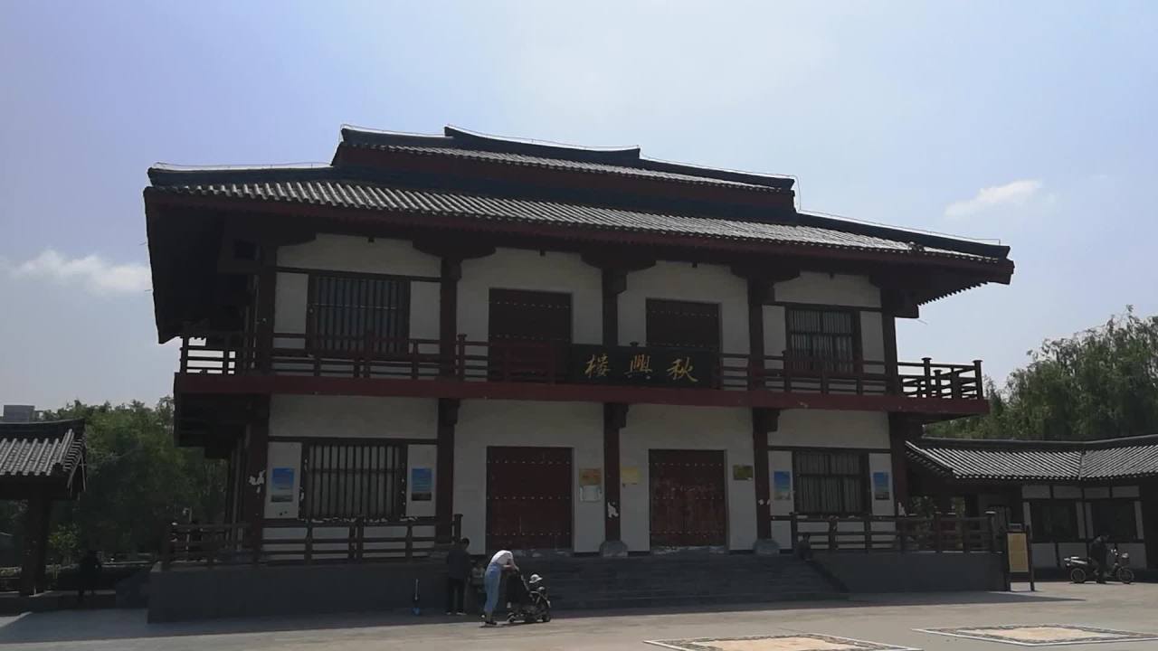 古建筑庭院的悠闲时光