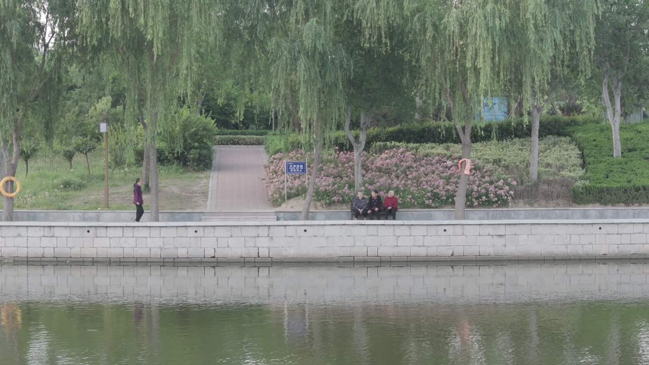 湖边悠闲时光