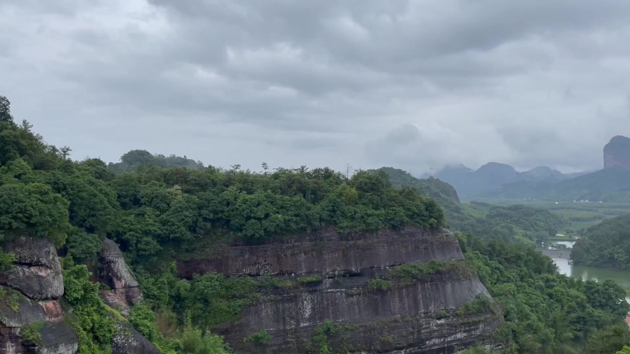 雨中群山