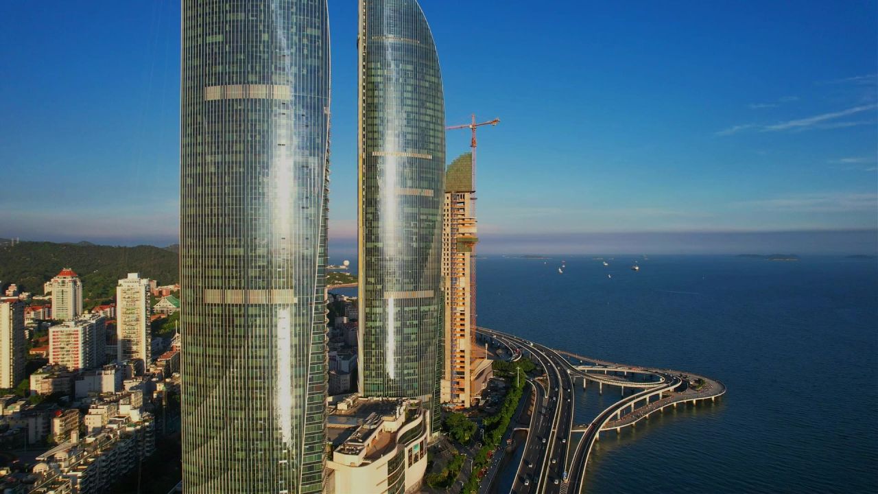 厦门航拍世贸海峡大厦景观